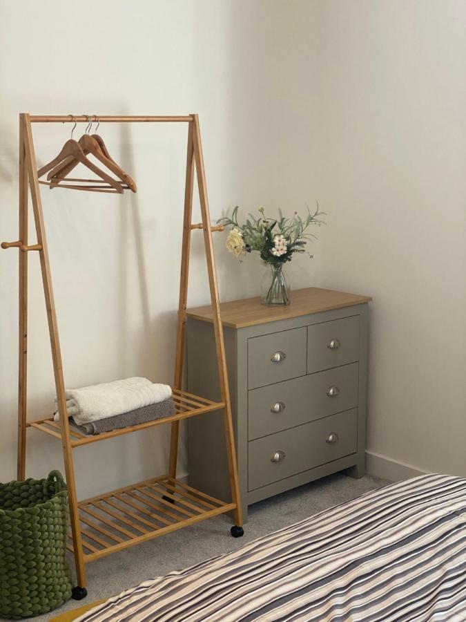 Peterborough Brand New City Center Apartment 2 Bedroom 2 Bath Apartment Free Parking Contractors Welcome Eksteriør billede