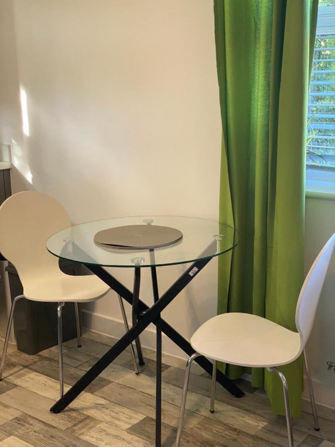 Peterborough Brand New City Center Apartment 2 Bedroom 2 Bath Apartment Free Parking Contractors Welcome Eksteriør billede