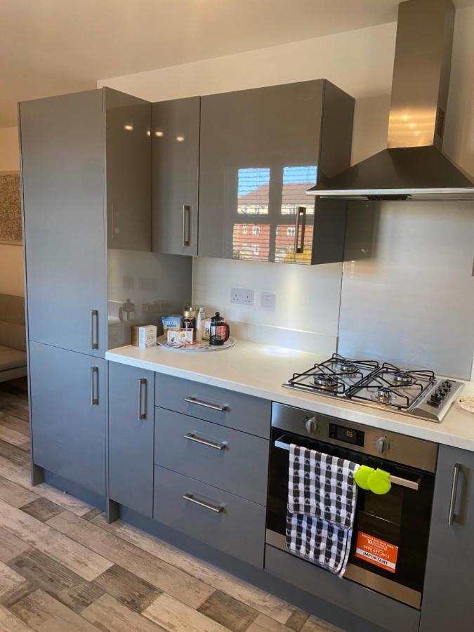 Peterborough Brand New City Center Apartment 2 Bedroom 2 Bath Apartment Free Parking Contractors Welcome Eksteriør billede