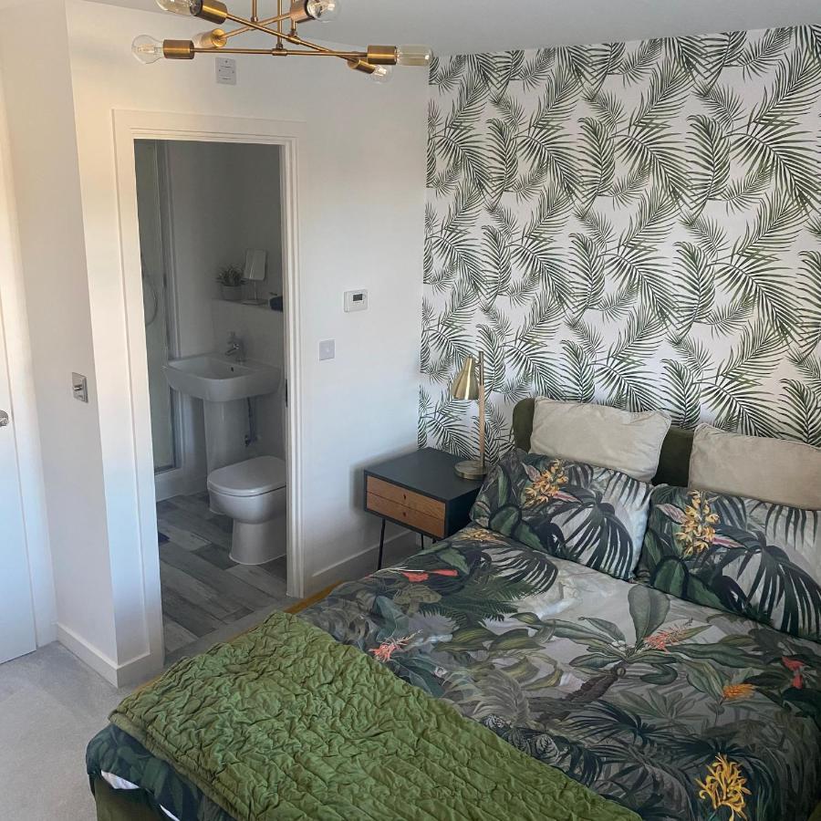 Peterborough Brand New City Center Apartment 2 Bedroom 2 Bath Apartment Free Parking Contractors Welcome Eksteriør billede