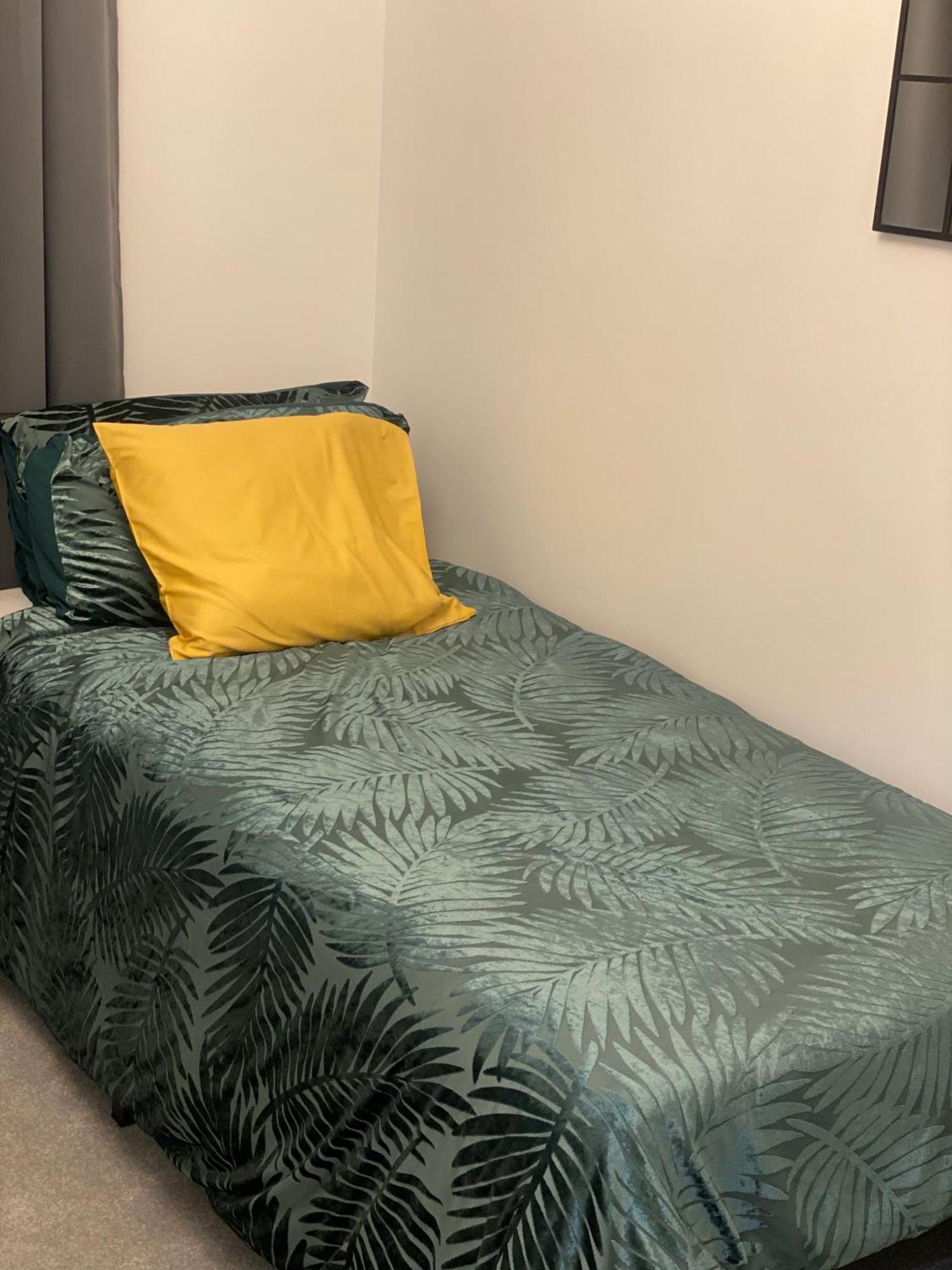 Peterborough Brand New City Center Apartment 2 Bedroom 2 Bath Apartment Free Parking Contractors Welcome Eksteriør billede